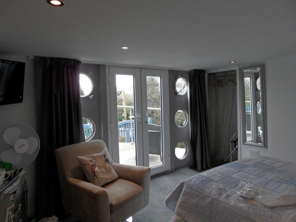 Houseboat Harbourside View Bed & Breakfast Newport  Dış mekan fotoğraf