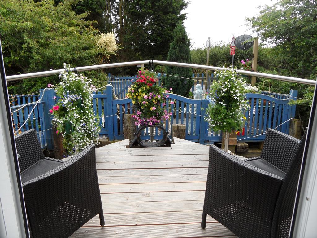 Houseboat Harbourside View Bed & Breakfast Newport  Dış mekan fotoğraf