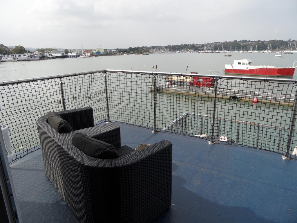 Houseboat Harbourside View Bed & Breakfast Newport  Oda fotoğraf