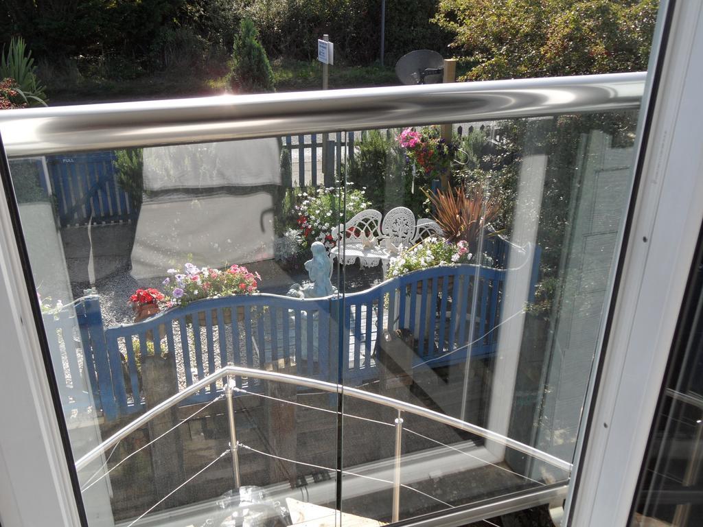 Houseboat Harbourside View Bed & Breakfast Newport  Oda fotoğraf