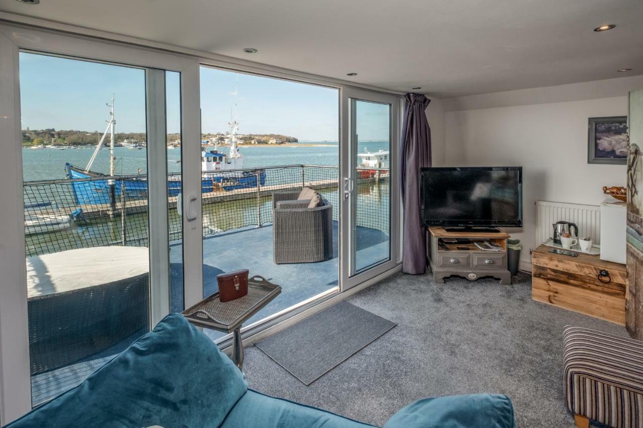 Houseboat Harbourside View Bed & Breakfast Newport  Dış mekan fotoğraf