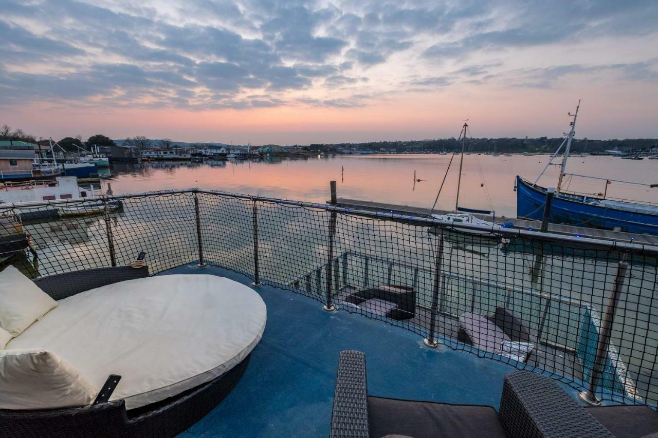 Houseboat Harbourside View Bed & Breakfast Newport  Dış mekan fotoğraf