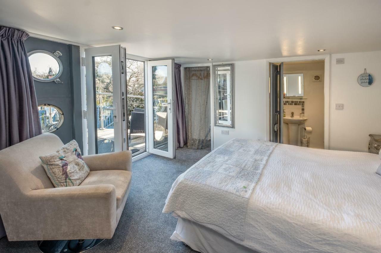 Houseboat Harbourside View Bed & Breakfast Newport  Dış mekan fotoğraf