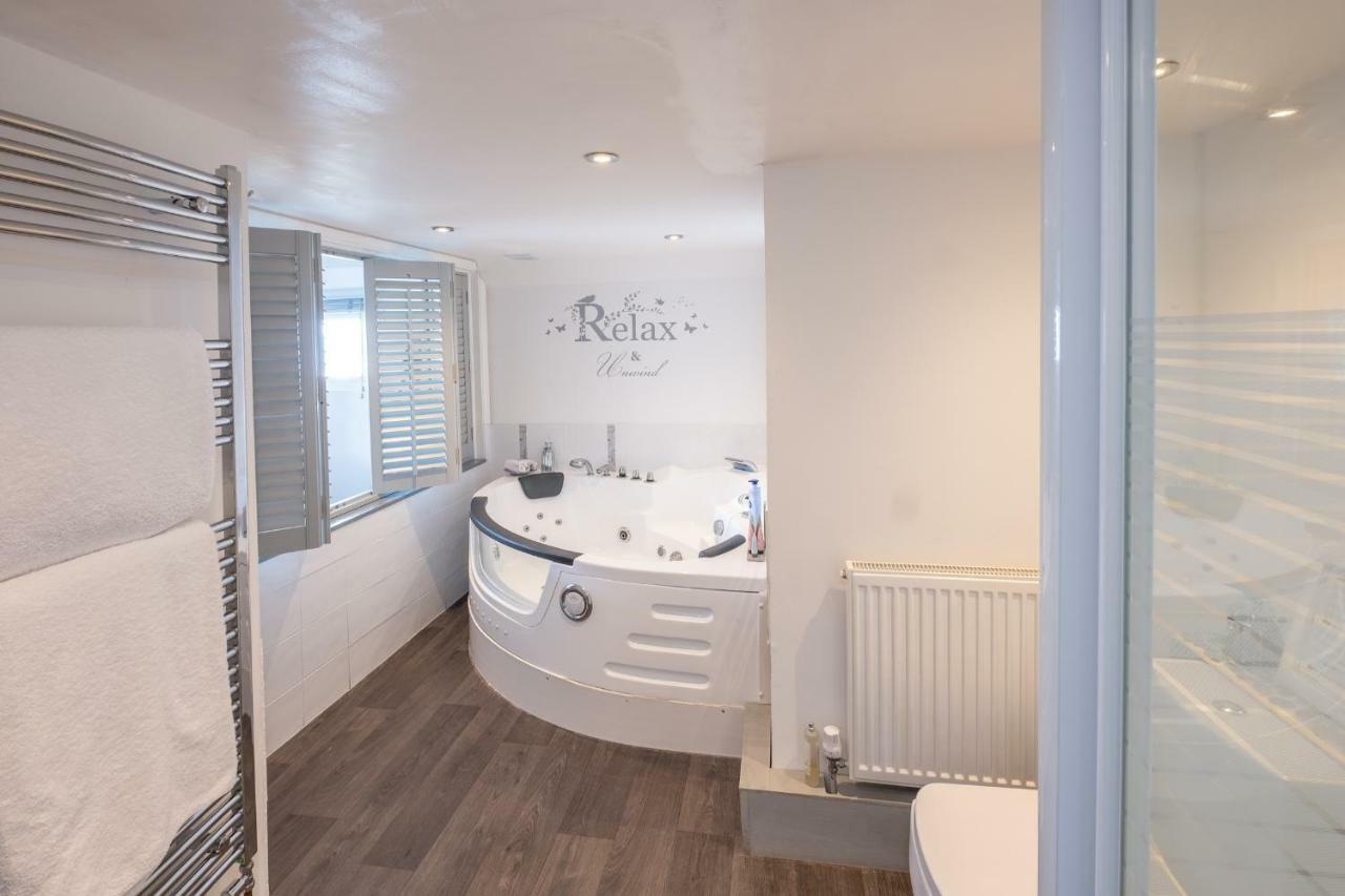 Houseboat Harbourside View Bed & Breakfast Newport  Dış mekan fotoğraf