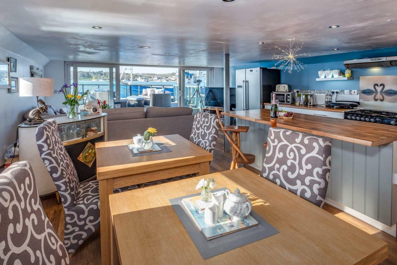 Houseboat Harbourside View Bed & Breakfast Newport  Dış mekan fotoğraf