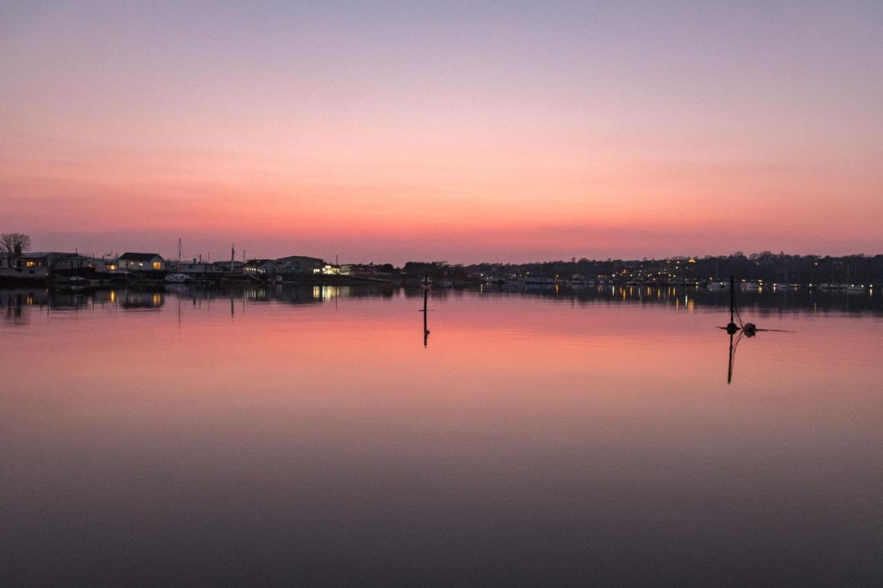 Houseboat Harbourside View Bed & Breakfast Newport  Dış mekan fotoğraf